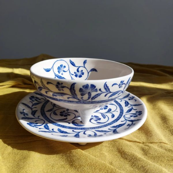 Bowl and plate with base in azure color